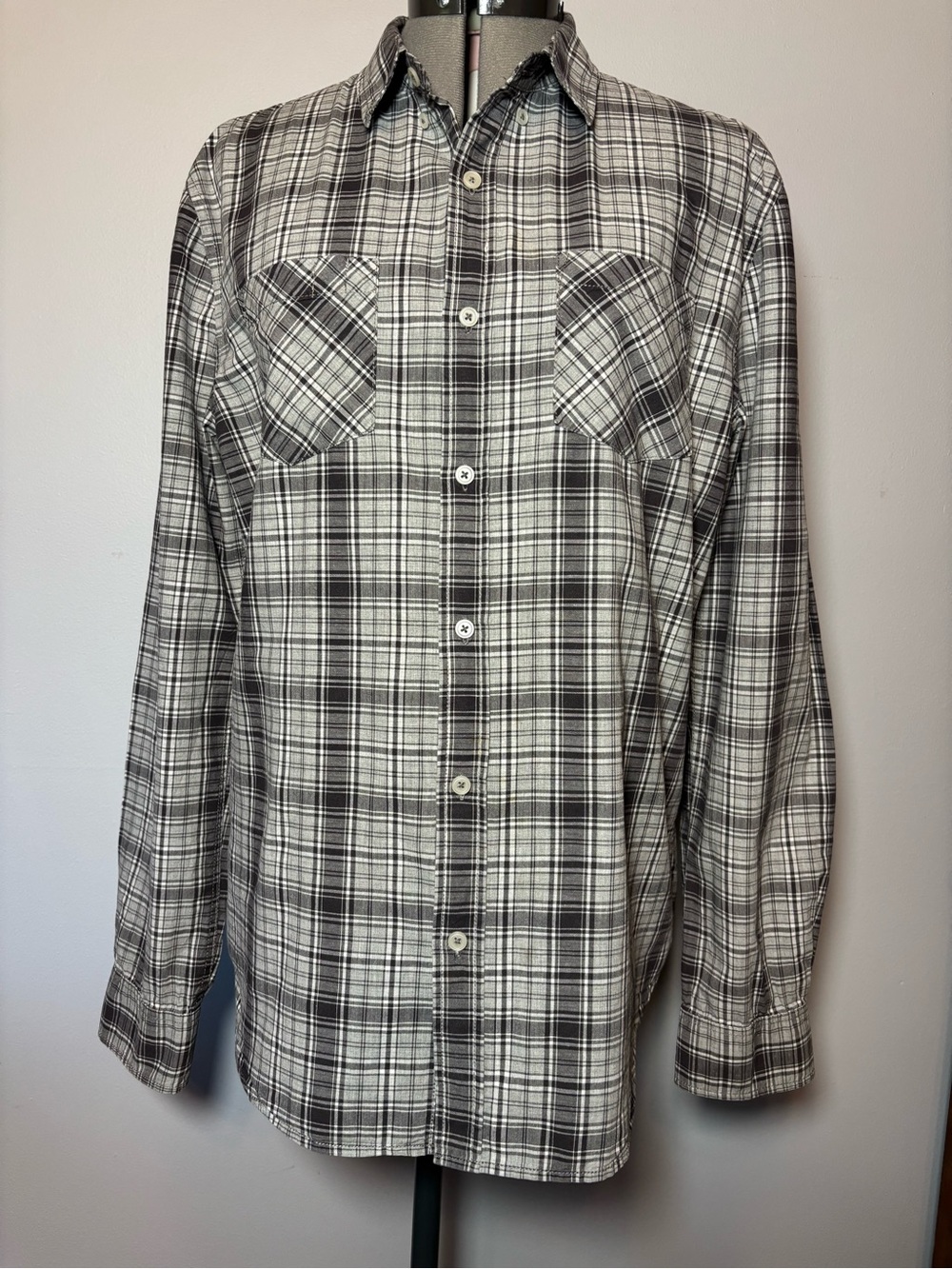 Warp & Weft Men's Black and White 100% cotton Plaid Button-Up Shirt - Large